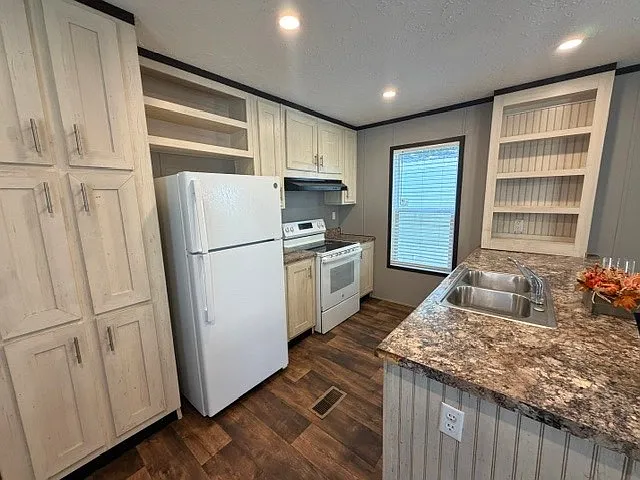 5700 Bell Rd — Photo 2