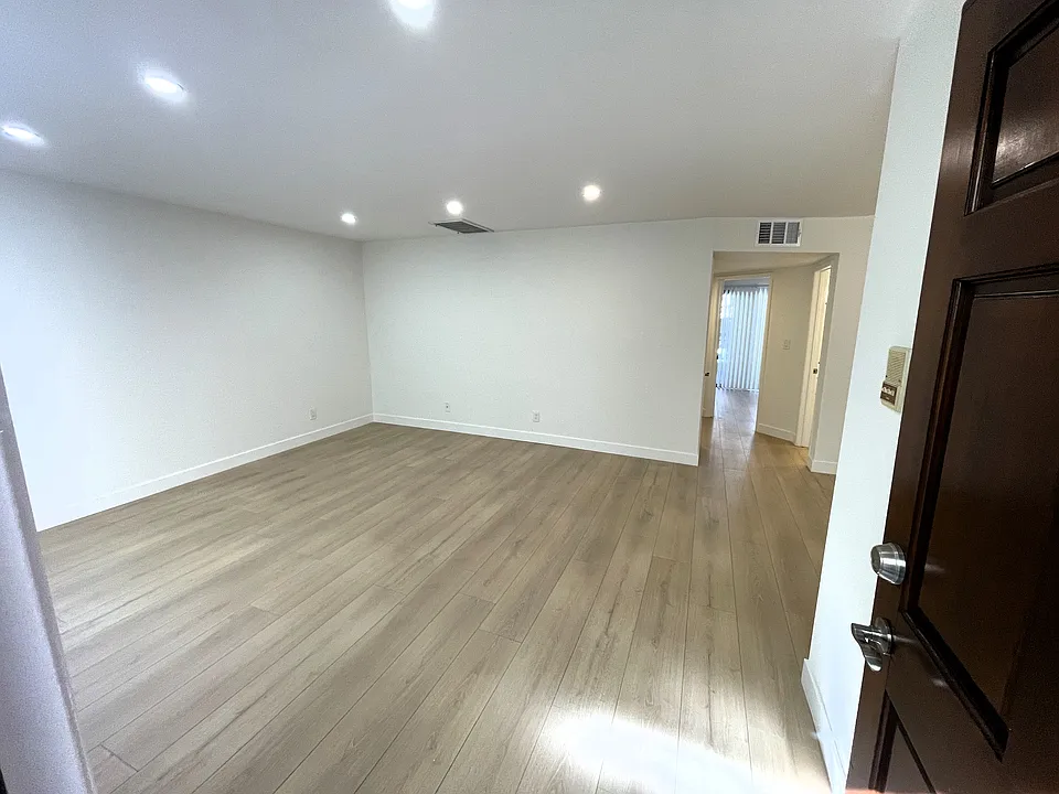 520 W Elk Ave #103