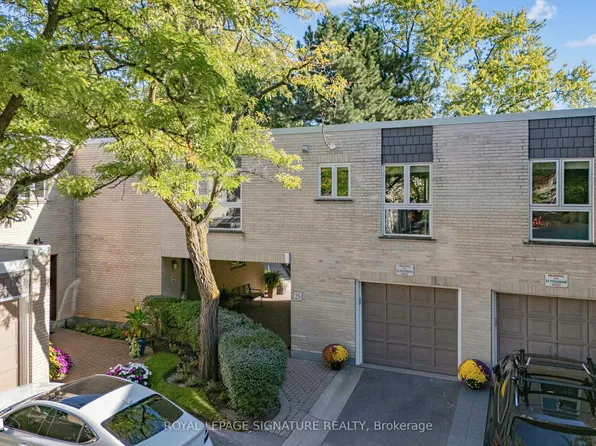 25 Proudbank Millway, Toronto, ON M2L 1P3