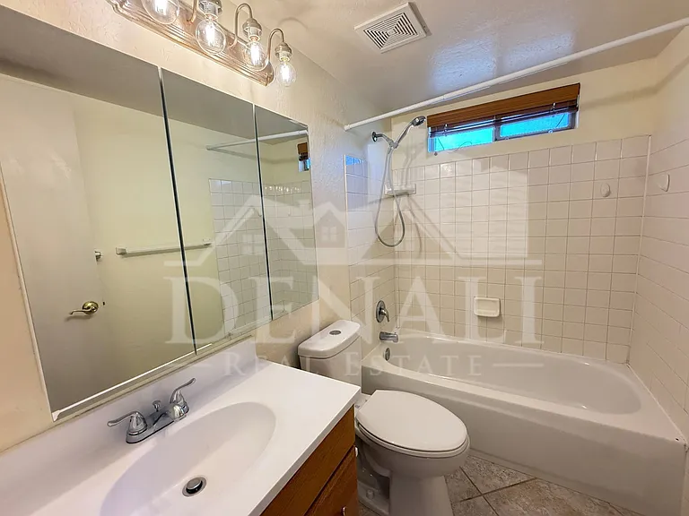 2102 W Knox Rd — Photo 23