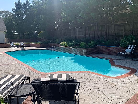 4th image of 516 Oak Hill Ln