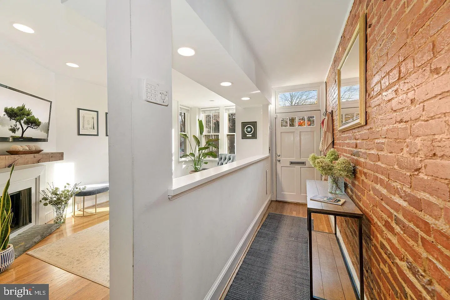 2 bed, 1.5 bath, 1274 sqft, $3,800 — Photo 2