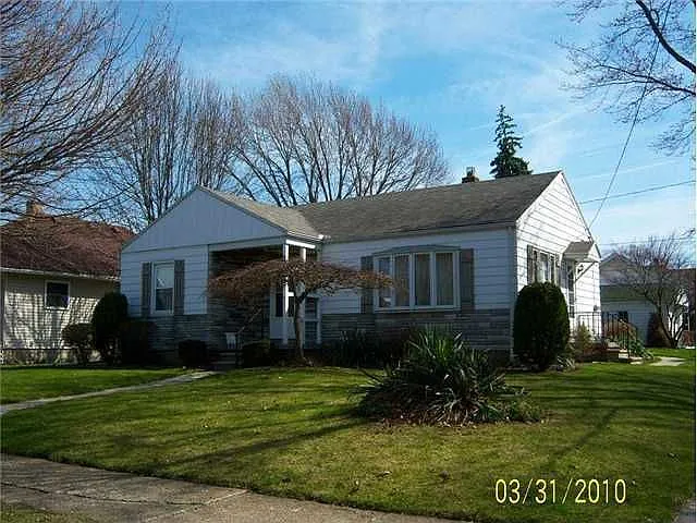 2004 Kelsey Ave photo 1