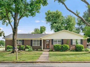 2406 SE 15th St, Bentonville, AR 72712