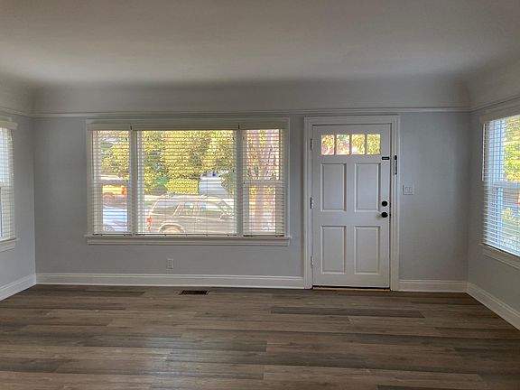 5th image of 2200 Crescent Ave