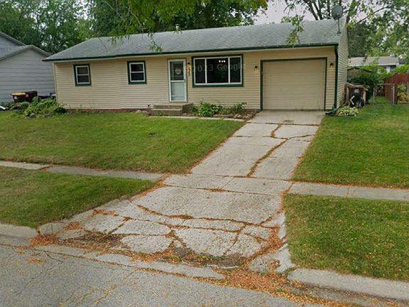 2nd image of 4740 Cromwell Ln