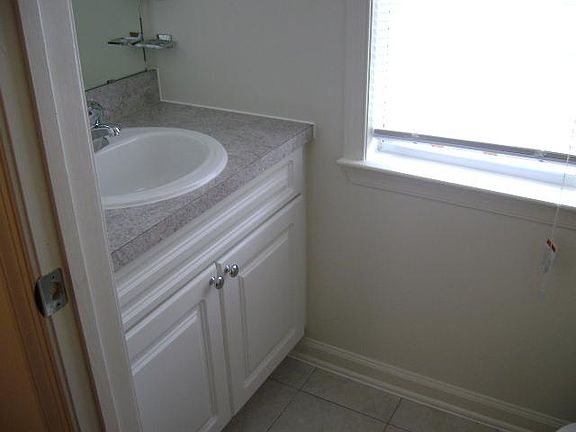 4th image of 312 Royal Ct