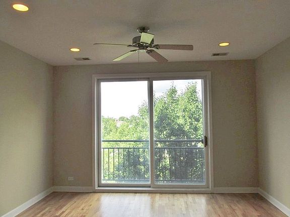 3rd image of 2741 W Congress Pkwy #4