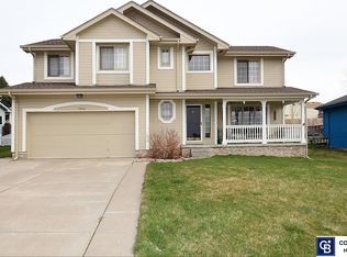 7006 Hill Crest Ln, La Vista, NE 68128