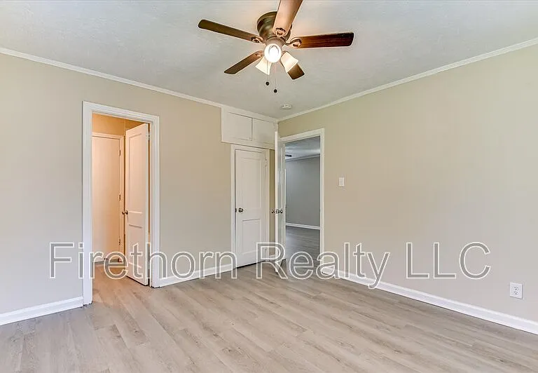 924 Royalette Ave — Photo 23