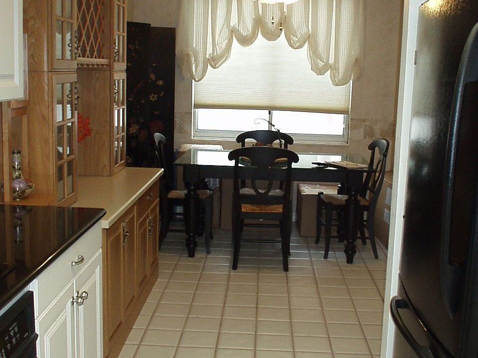 Kitchen & Bkfst Nook