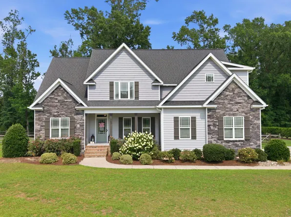 957 Bedford Heights Drive, Grimesland, NC 27837
