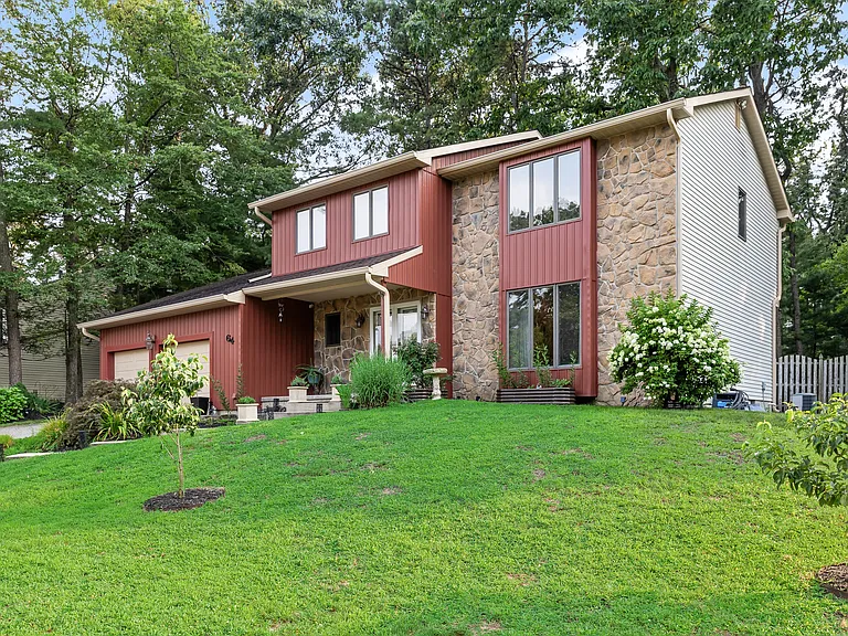 64 Lady Diana Cir — Photo 2