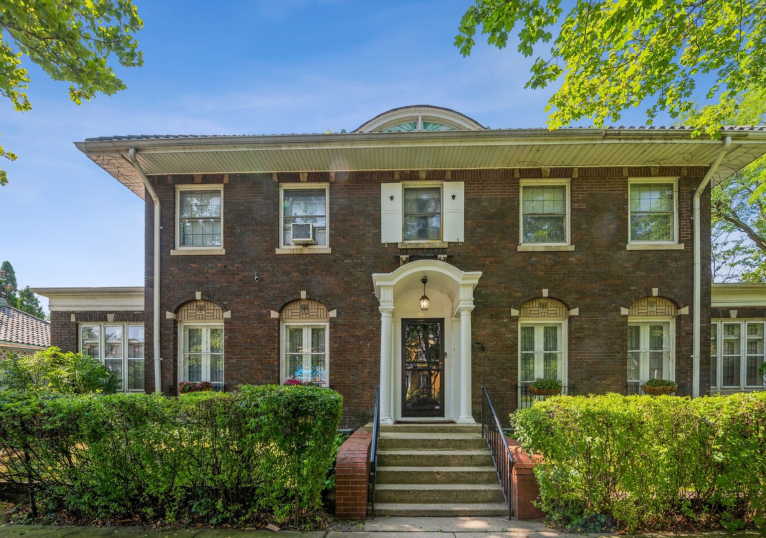 7001 S Ave, Chicago, IL 60649 Zillow