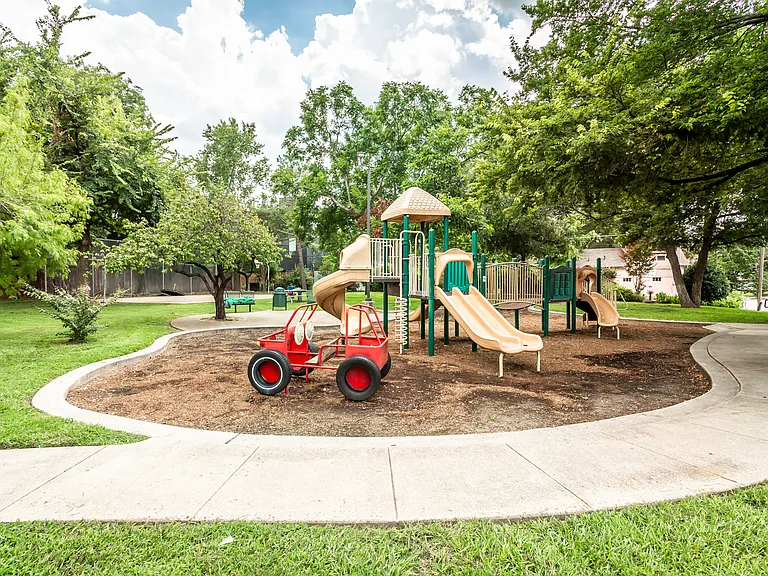 1901 N Fitzhugh Ave #19 — Photo 32