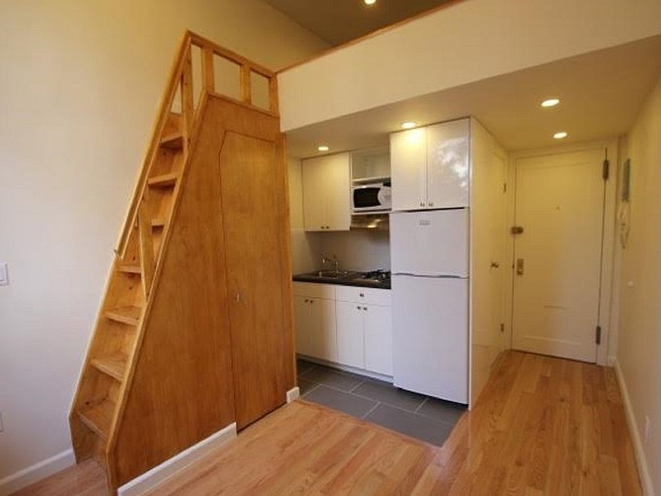 1st image of 131 W 15th St #6