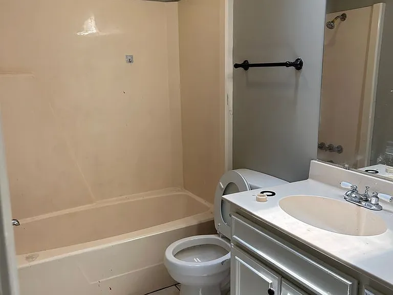 1138 Kensington Ct — Photo 33