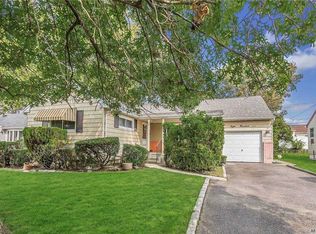 800 Cornell Rd, Franklin Square, NY 11010