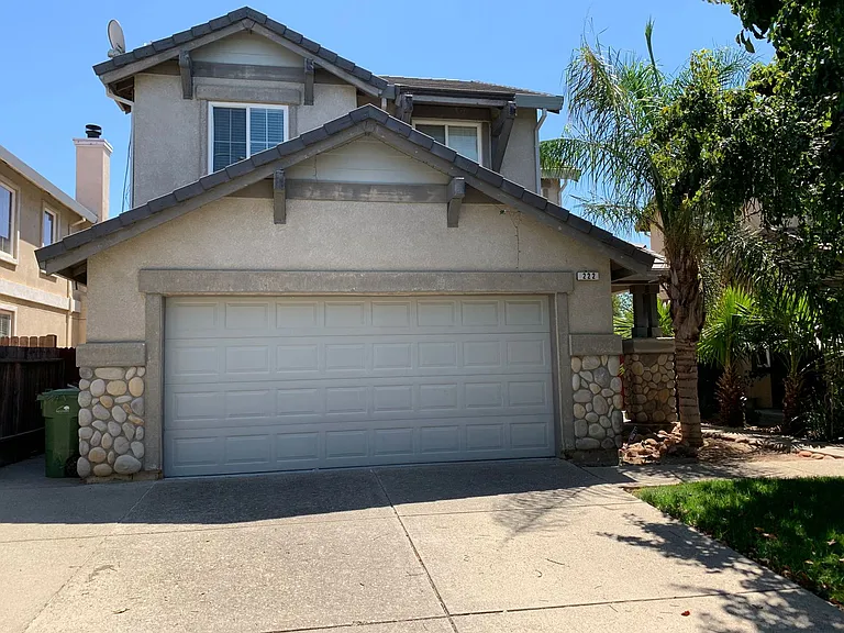 222 Whispering Oaks Ct — Photo 2