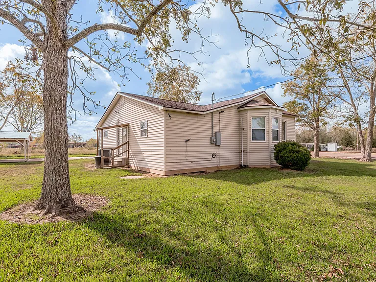 246 FM 405 — Photo 23