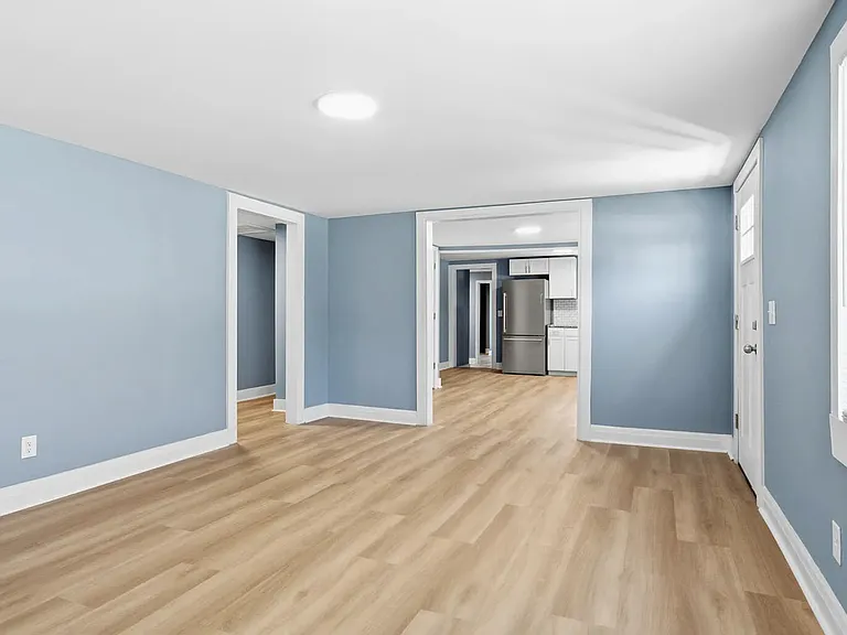 301 W John J Sharpe St — Photo 5