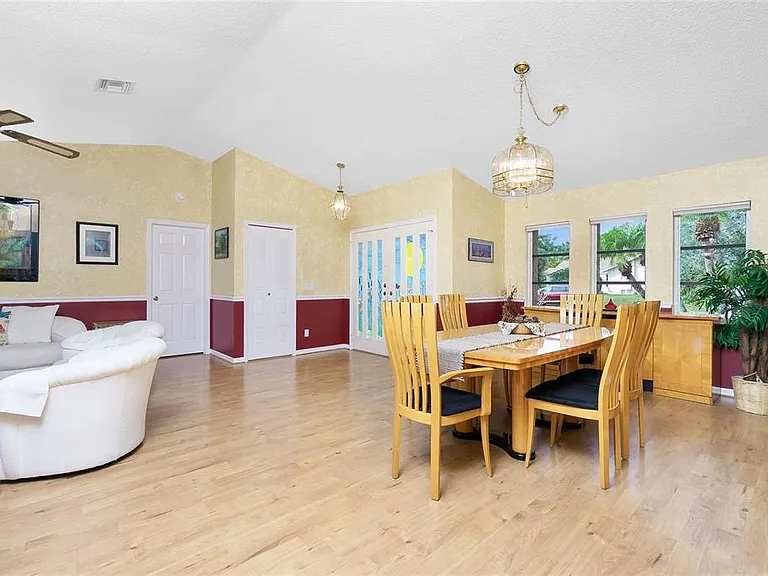 4088 Gingold St — Photo 10