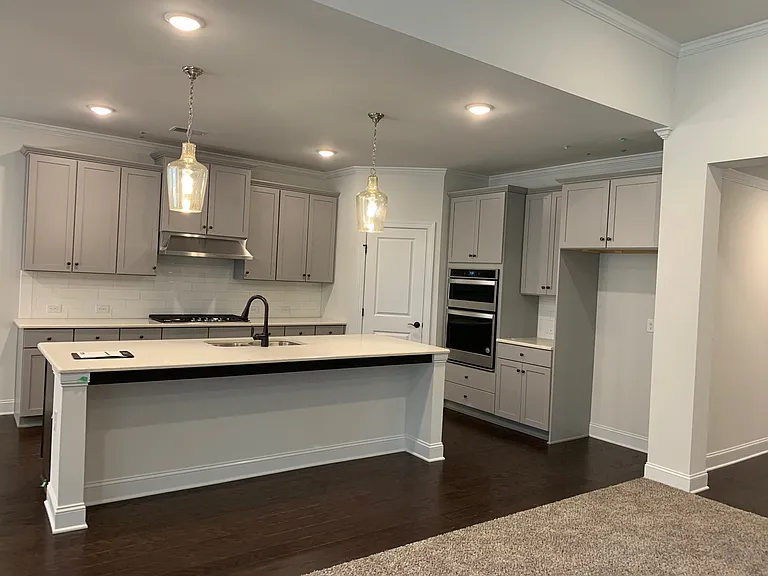 1390 Beechworth Ln — Photo 3