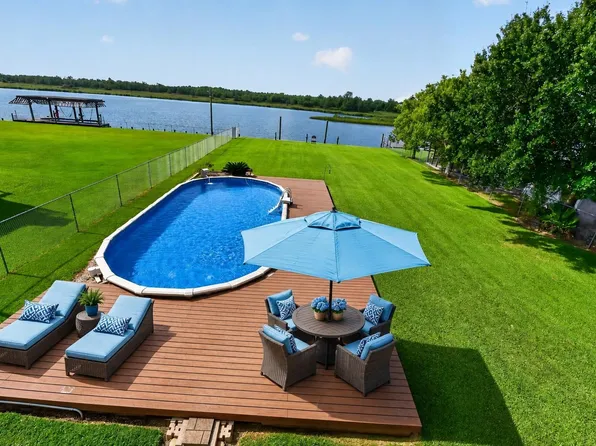 4228 Scenic Dr, Dickinson, TX 77539