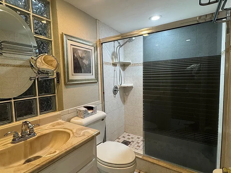 95 N Birch Rd #301 — Photo 11