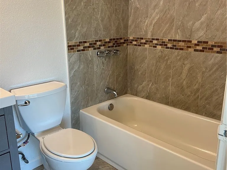 454 E Avenue Q3 #8 — Photo 13