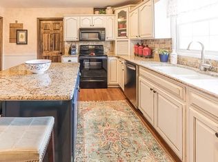 5827 S Hilltop Dr, Springfield, MO 65810