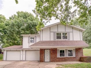 9 Geneva Dr, Highland, IL 62249