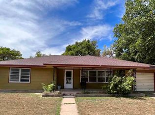 323 S C St, Blackwell, OK 74631