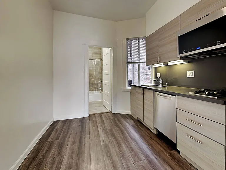 677 Ellis St — Photo 11