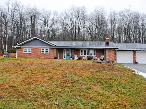 29 Crescent Dr, Windber, PA 15963