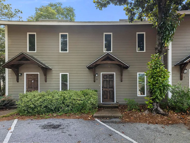 210 N Ross St #B — Photo 1