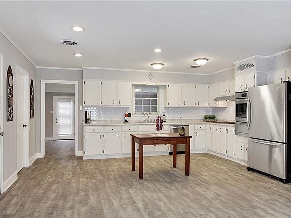 2nd image of 227 Camelia Ave