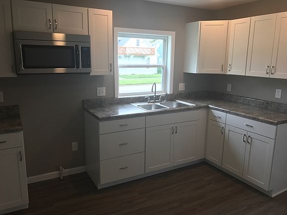 3rd image of 420 E Silver St