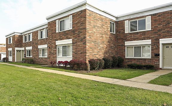 4th image of 135 Chestnut Ln #101