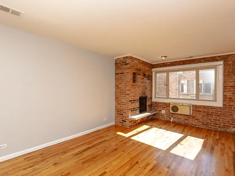 663 W Melrose Street — Photo 4