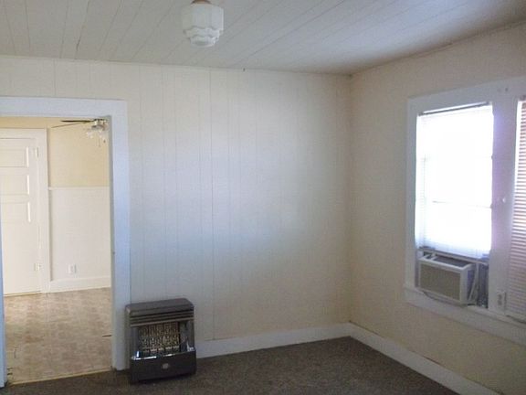 Dining room into kitchen