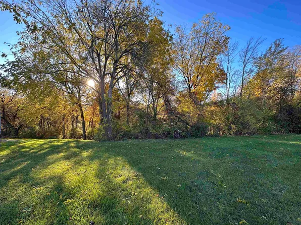 156 Lazy Lake Dr, Fall River, WI 53932