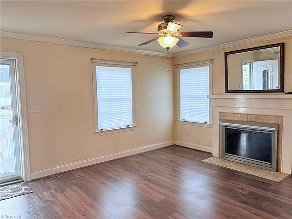 4th image of 114 W Green Ct