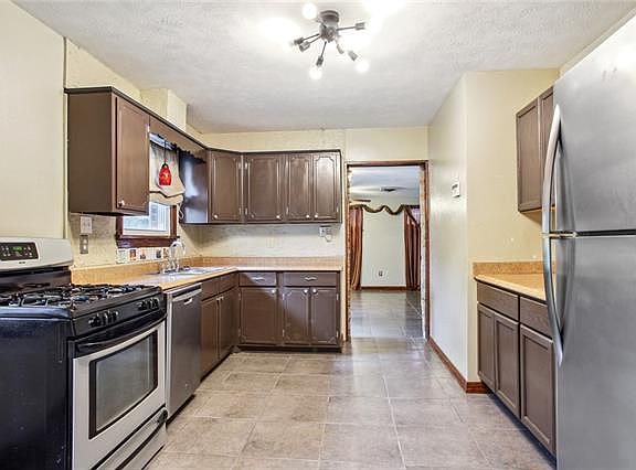 4th image of 1102 Helios Ave