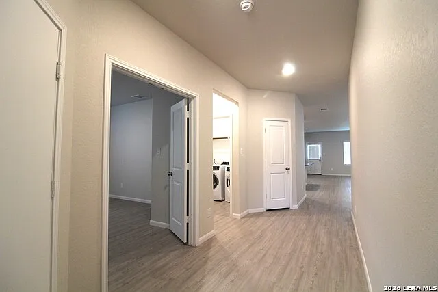 3 bed, 1910 sqft, $2,300 — Photo 2
