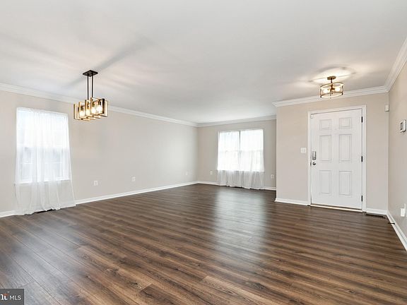 3rd image of 10 Fletcher Dr