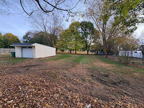 3rd image of 10247 Dunn Ave