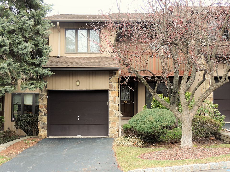 1st image of 37 Woodland Dr