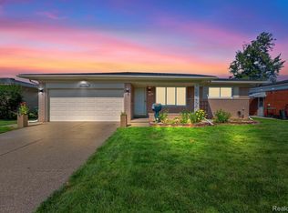 33437 Somerset Dr, Sterling Heights, MI 48312
