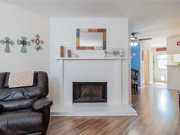 5th image of 649 Carriagehouse Ln APT 7